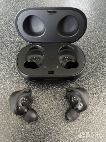 Беспроводные наушники samsung Gear IconX