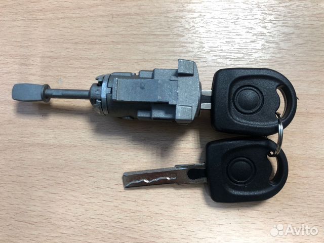 Личинка замка двери передняя правая Volkswagen