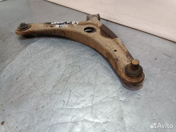 Рычаг поперечный передний правый Mitsubishi Lancer