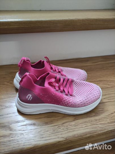 Кроссовки на девочку 30