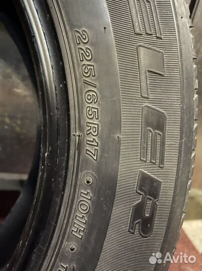 Bridgestone Dueler H/T D687 225/65 R17