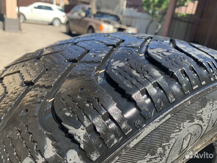 Goodyear UltraGrip 500 255/60 R18