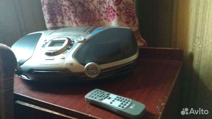 Бумбокс LG тусклый дисплей на запчасти