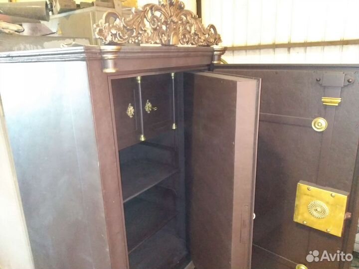 Антикварный сейф