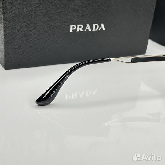 Солнцезащитные очки prada