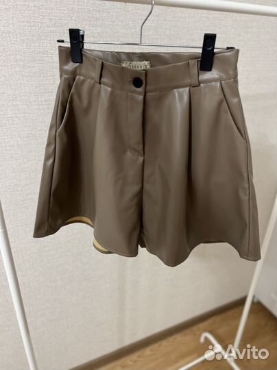 Шорты из эко-кожи новые С М