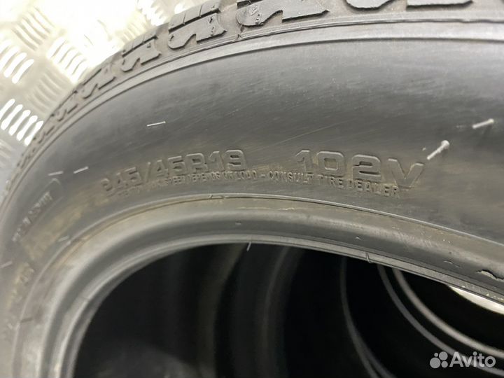 Goodyear UltraGrip 8 Performance 245/45 R19 102V