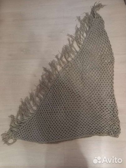 Шаль с кистями