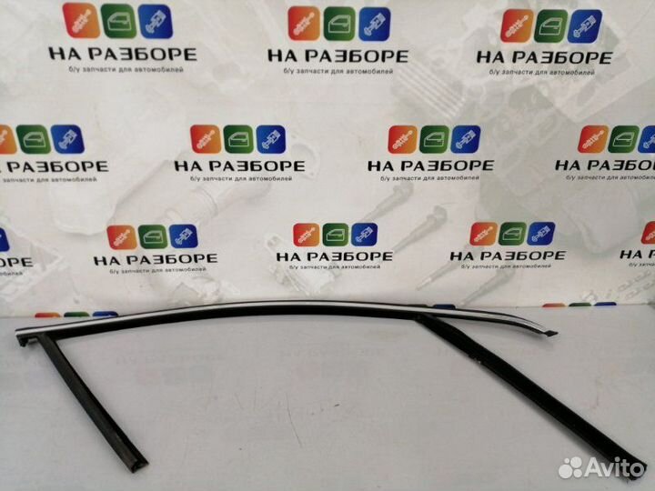 Уплотнительная резинка стекла двери передняя