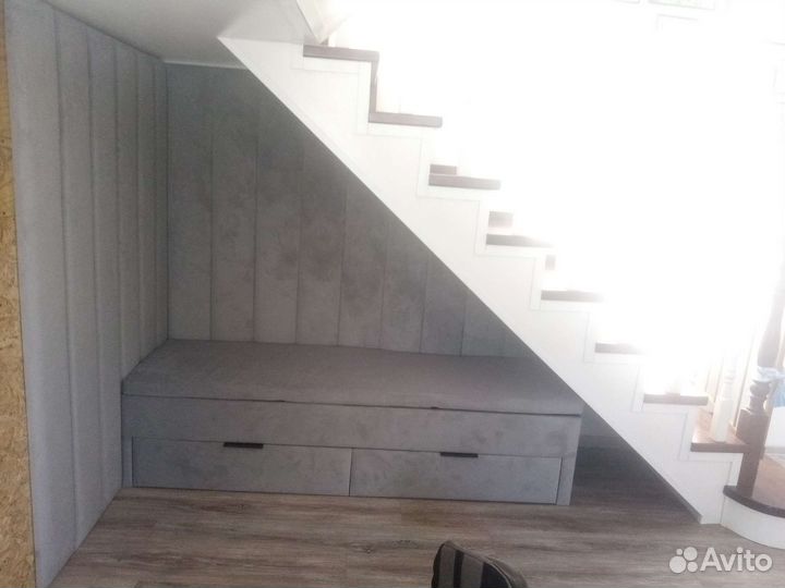 Мягкая панель под лестницу