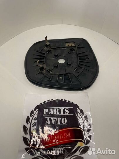 Зеркальный элемент Land Cruiser Prado правый