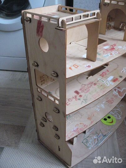 Деревянная парковка для машинок