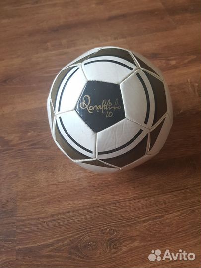 Футбольный мяч