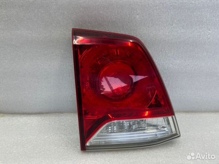 Фонарь внутренний задний левый Toyota Land Cruiser