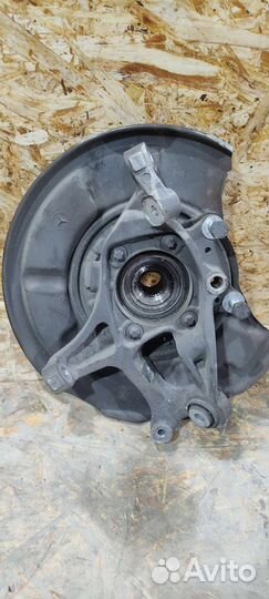 Ступица задняя левая Mercedes Benz W211