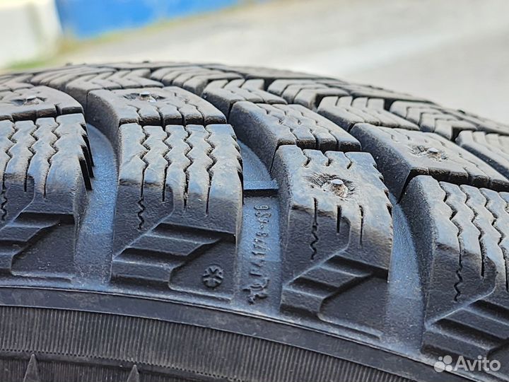 Michelin X-Ice North 4 195/60 R15 92T