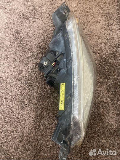 Передняя правая фара тойота рактис