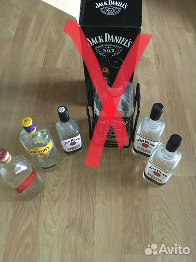 Пустые бутылки из под алкоголя