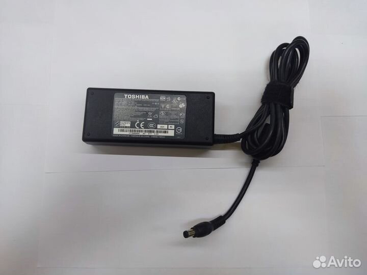 Блок питания toshiba 15V-6A / 90W / 6.3x3.1mm