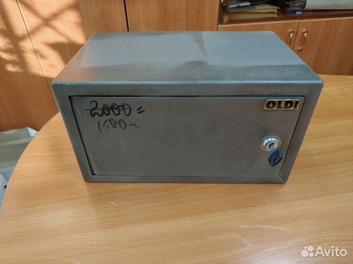 Сейф металлический маленький