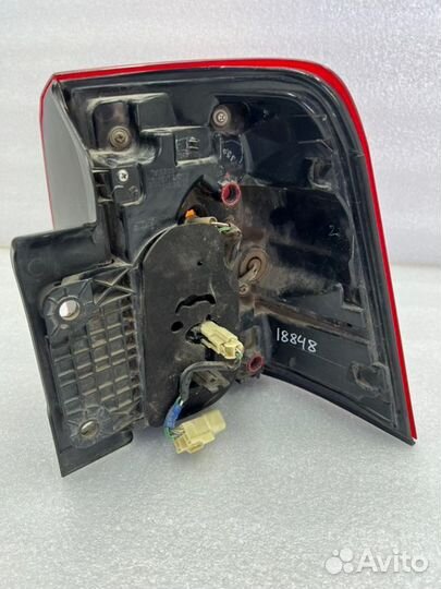 Фонарь наружный задний левый Toyota Land Cruiser