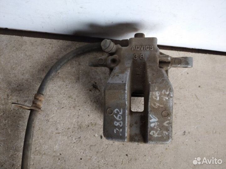 Суппорт задний левый Toyota Rav4 2008