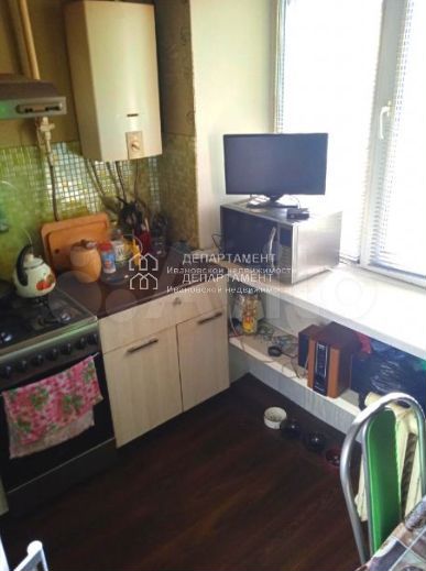 2-к. квартира, 43 м², 1/3 эт.