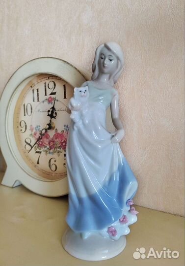 Статуэтка фарфор