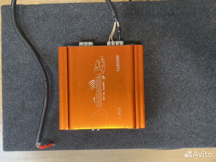 Сабвуфер и усилитель в автомобиль