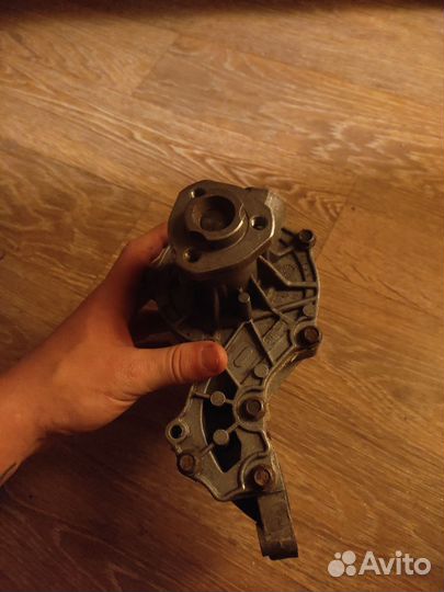 Корпус термостата с помпой