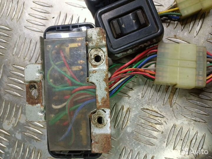 Блок стеклоподъемников Isuzu Trooper 1