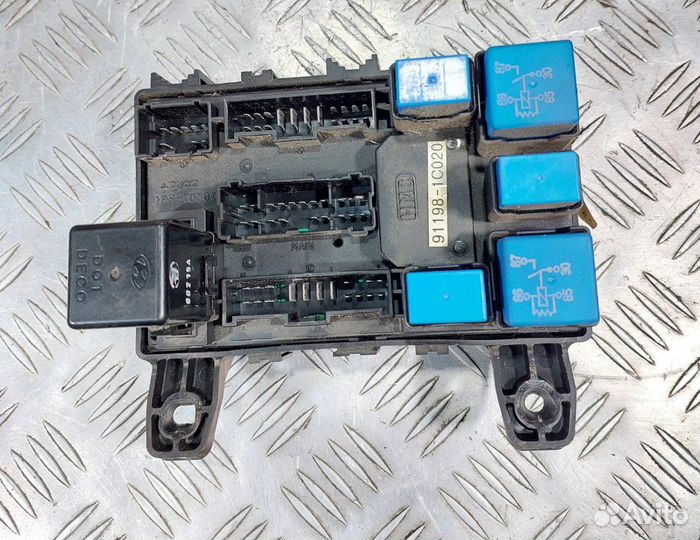 Блок предохранителей салонный Hyundai Getz G4EE