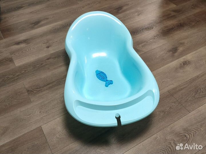 Ванночка для купания новорожденного и термометр