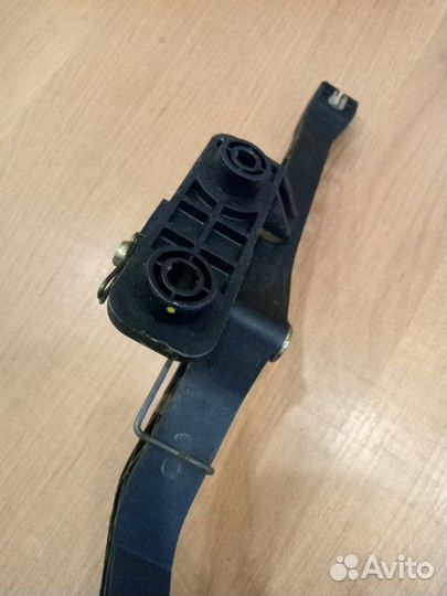 Педаль газа Hyundai Sonata седан G4GC 2008