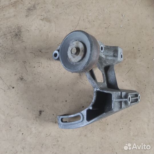 Кронштейн Генератора Dodge caravan 2.4 EDZ 1998