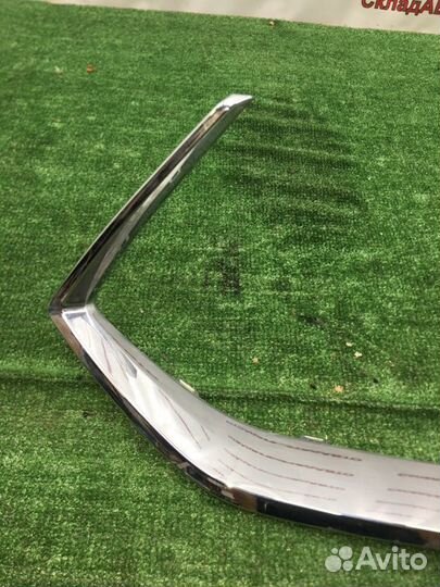 Молдинг решетки радиатора передний