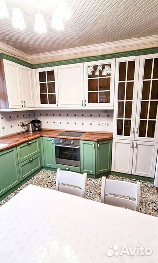 Угловая кухня в классике на заказ