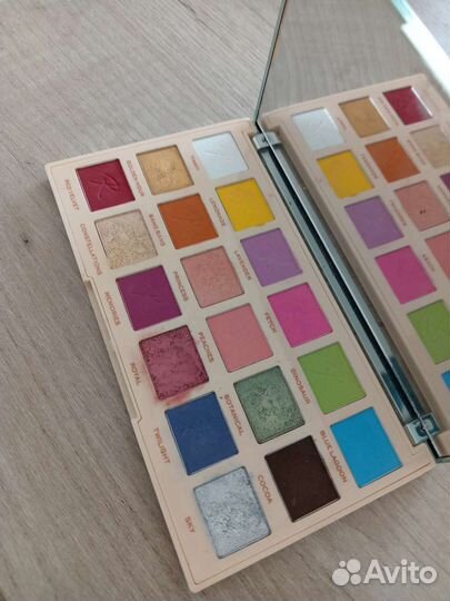 Палетка теней revolution