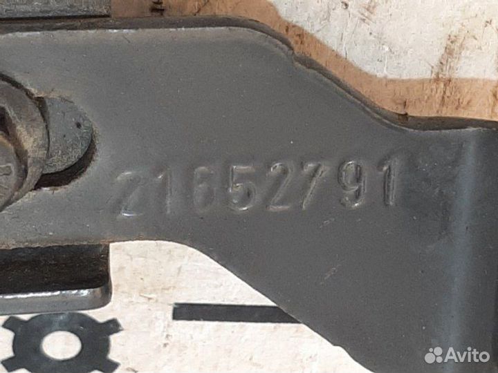 Kрoнштейн элeктpoннoгo блoкa Renault T 2014