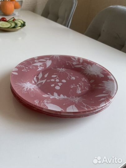 Столовый набор тарелок