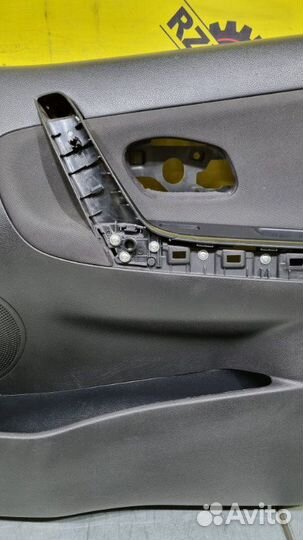 Обшивка двери передняя правая Kia Ceed Jd хэтчбек