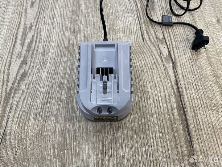 Устройство зарядное 14,4-18в бзу-14.4-18 М4 зубр