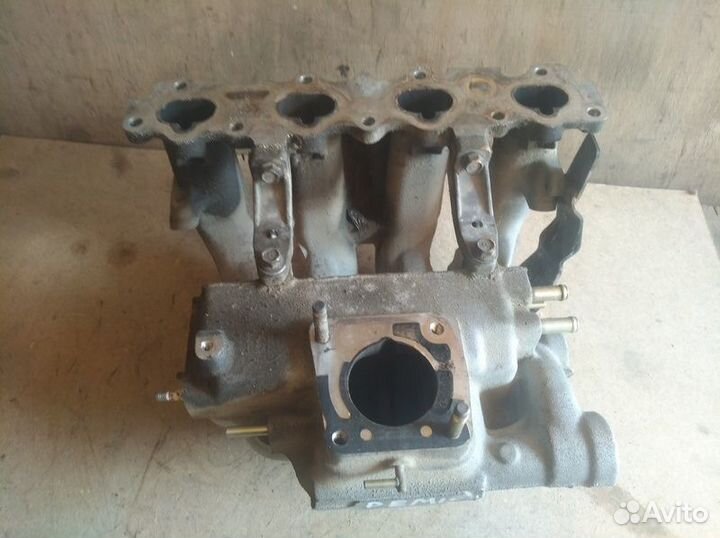Коллектор впускной Mazda Demio DW с1996-2002г Mazd