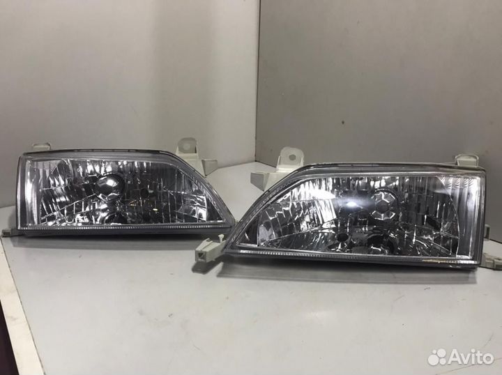 Toyota corona фара новая правая и левая*