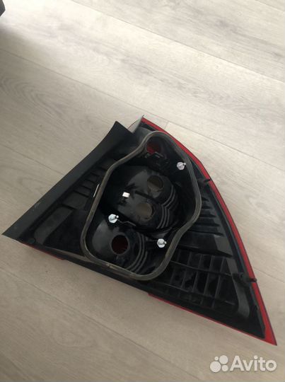 Задний левый фонарь форл фокус 2 седан