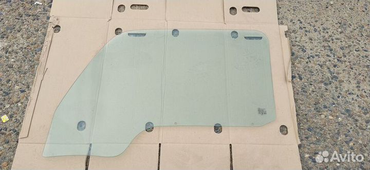 Стекло правое переднее Nissan Atlas F23 H41 новое