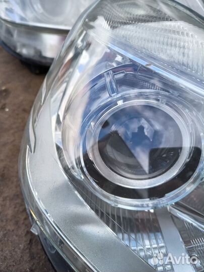 Правая фара Bixenon mercedes 212 с дефектом