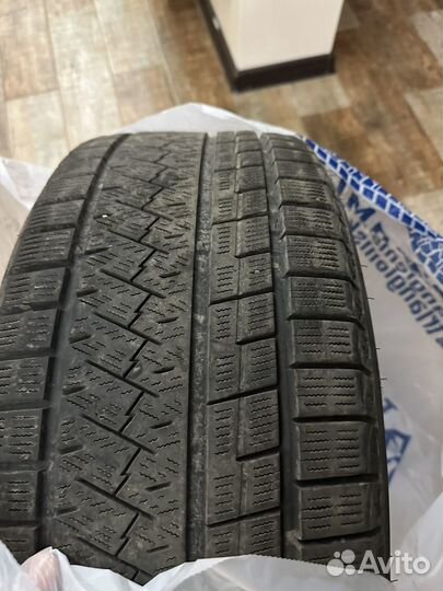 Triangle Snowlink TWT02 235/45 R18