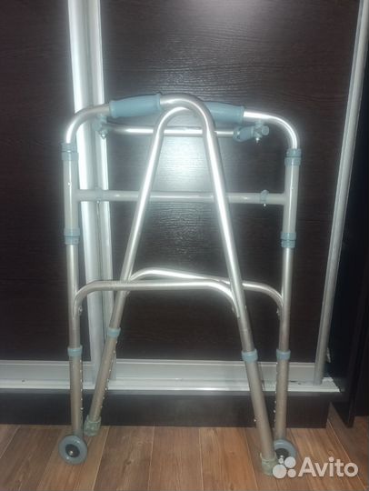 Ходунки для инвалидов на колесах