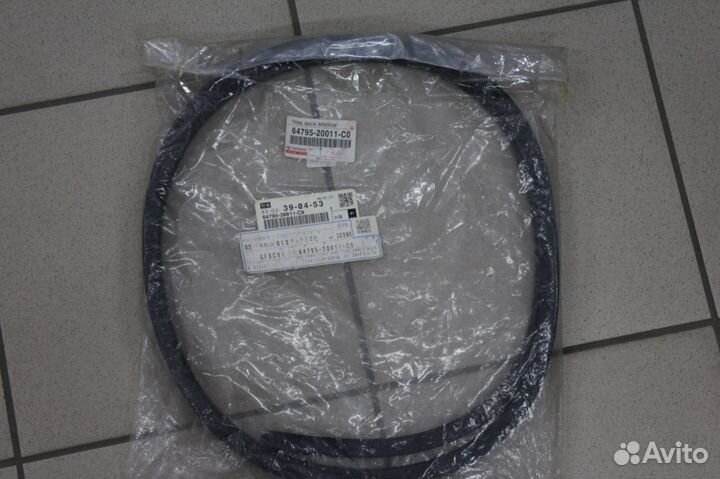 Уплотнитель крышки багажника Toyota 64795-20011-C0